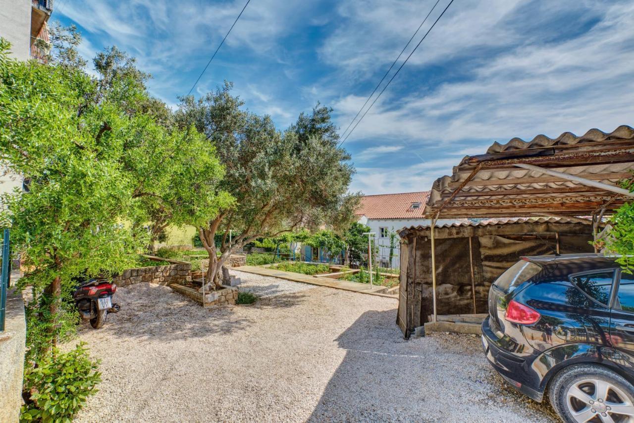 Apartment Dami Mali Losinj Bagian luar foto